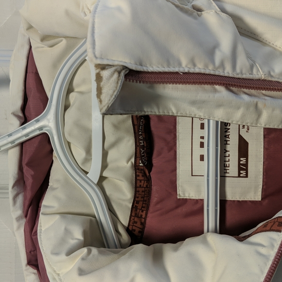 Helly Hansen down filled bomber style belted jacket. - Picture 6 of 7